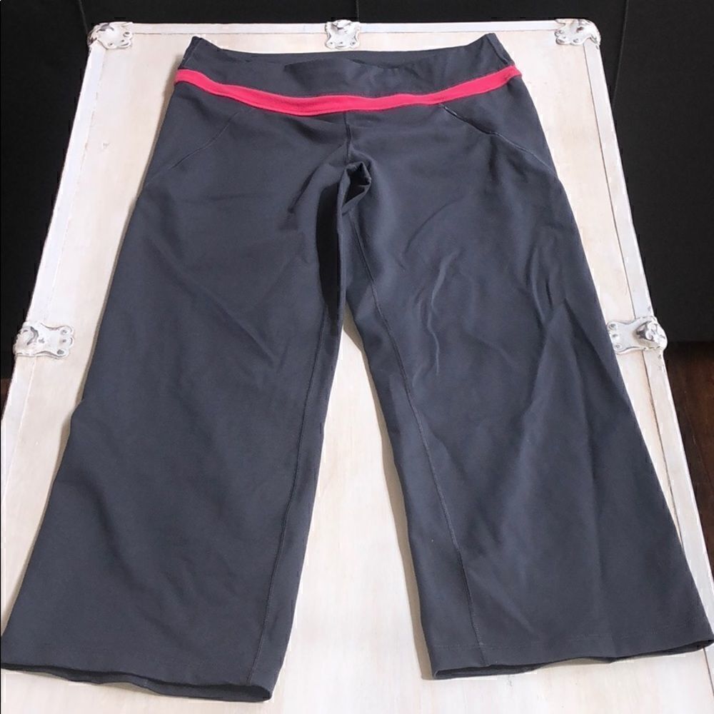 Victoria’s Secret grey and pink cropped yoga pants